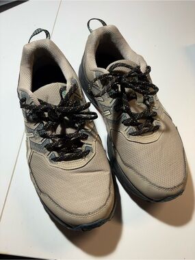Asics Men's Beige and Black Athletic Sneakers